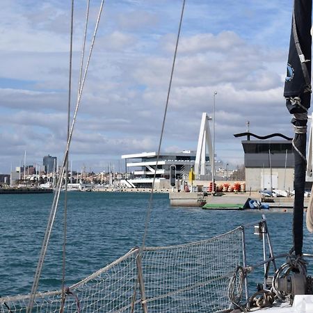 Velero En Puerto De Valencia - E&M Boats Valência Exterior foto