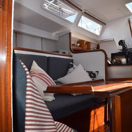 Velero En Puerto De Valencia - E&M Boats Valência Exterior foto