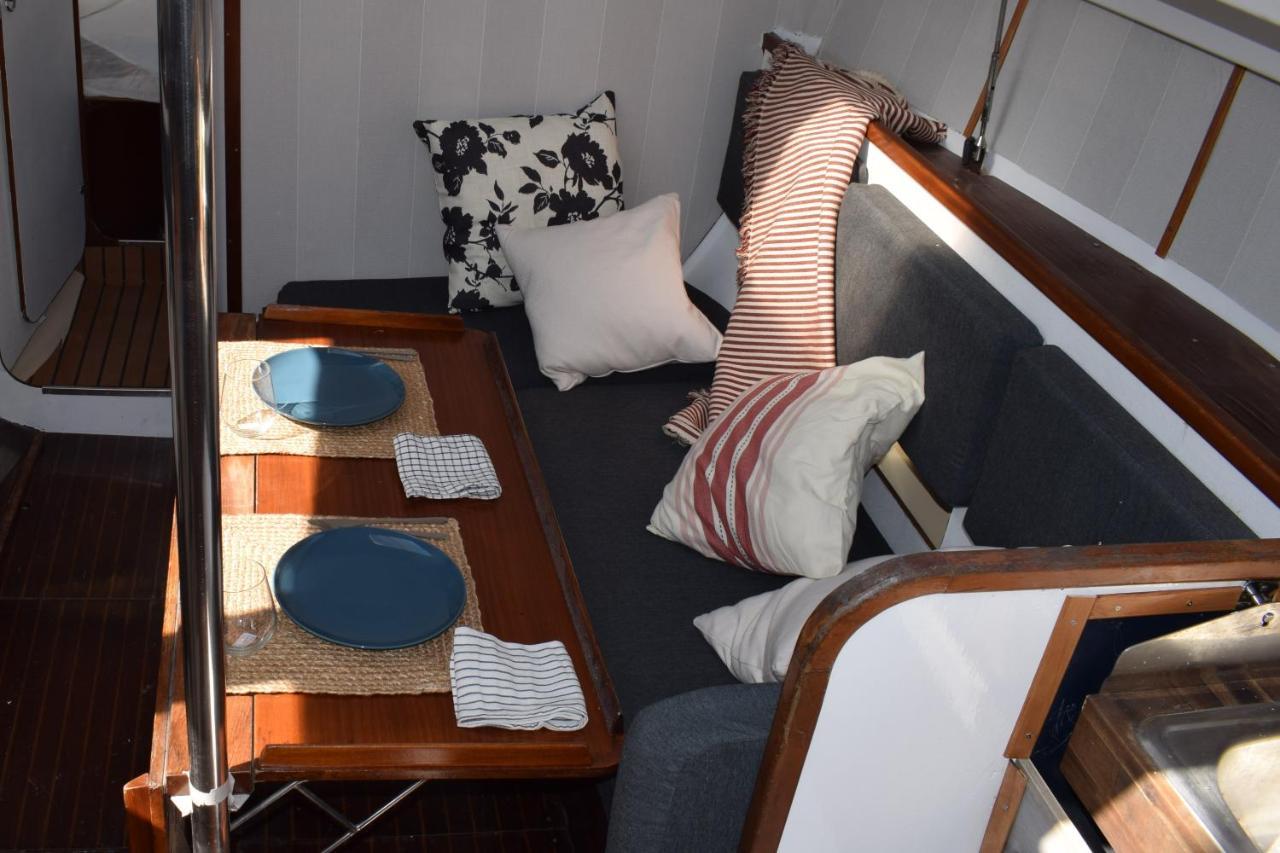 Velero En Puerto De Valencia - E&M Boats Valência Exterior foto