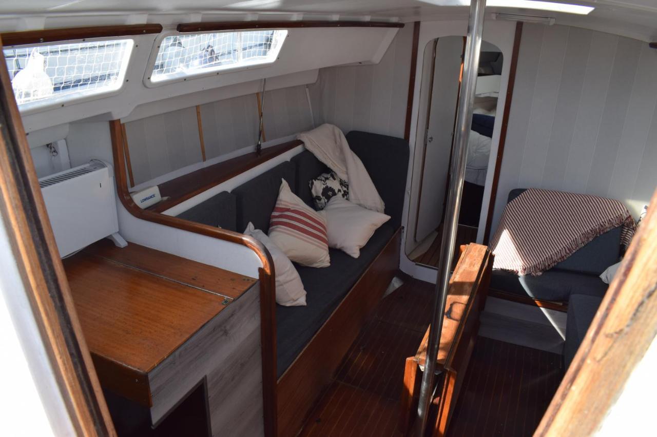 Velero En Puerto De Valencia - E&M Boats Valência Exterior foto